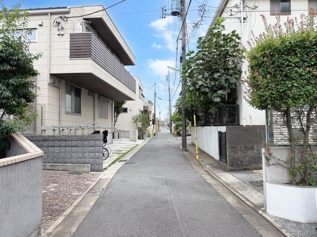 2SLDK Detached House for Sale in Setagaya-ku, Tokyo - Thumbnail 2