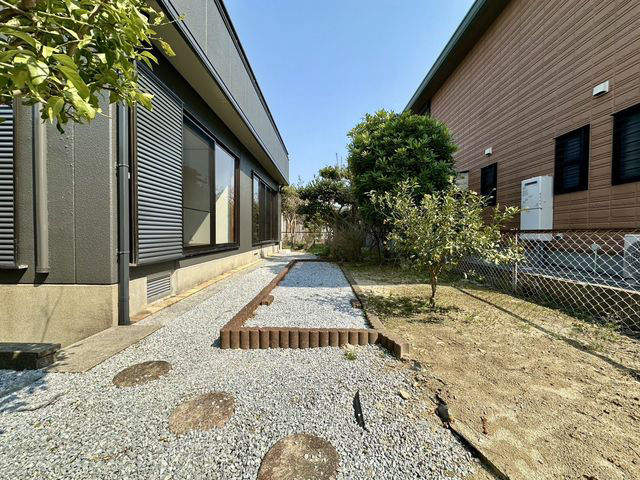 4LDK House in Fukutsu with Renovated Kitchen & Balcony - Thumbnail 4
