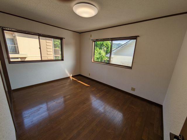 Renovated 3SLDK House with Sunroom in Shunan, Yamaguchi - Thumbnail 3