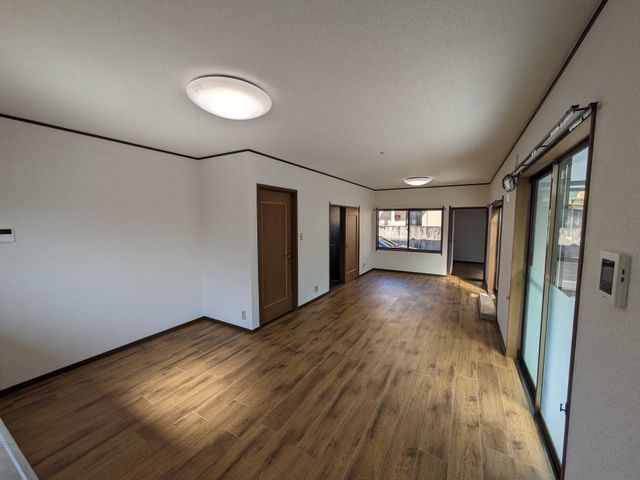 Renovated 3SLDK House with Sunroom in Shunan, Yamaguchi - Thumbnail 4