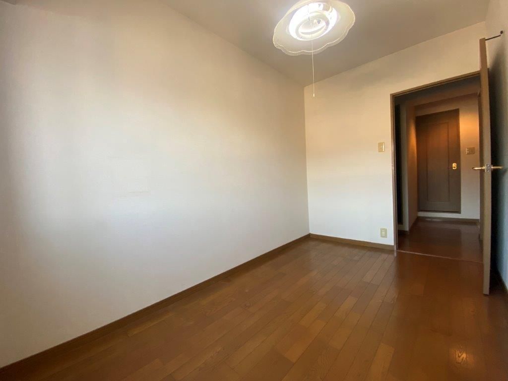 Ocean View 4LDK Apartment in Kure City, Hiroshima - Thumbnail 2