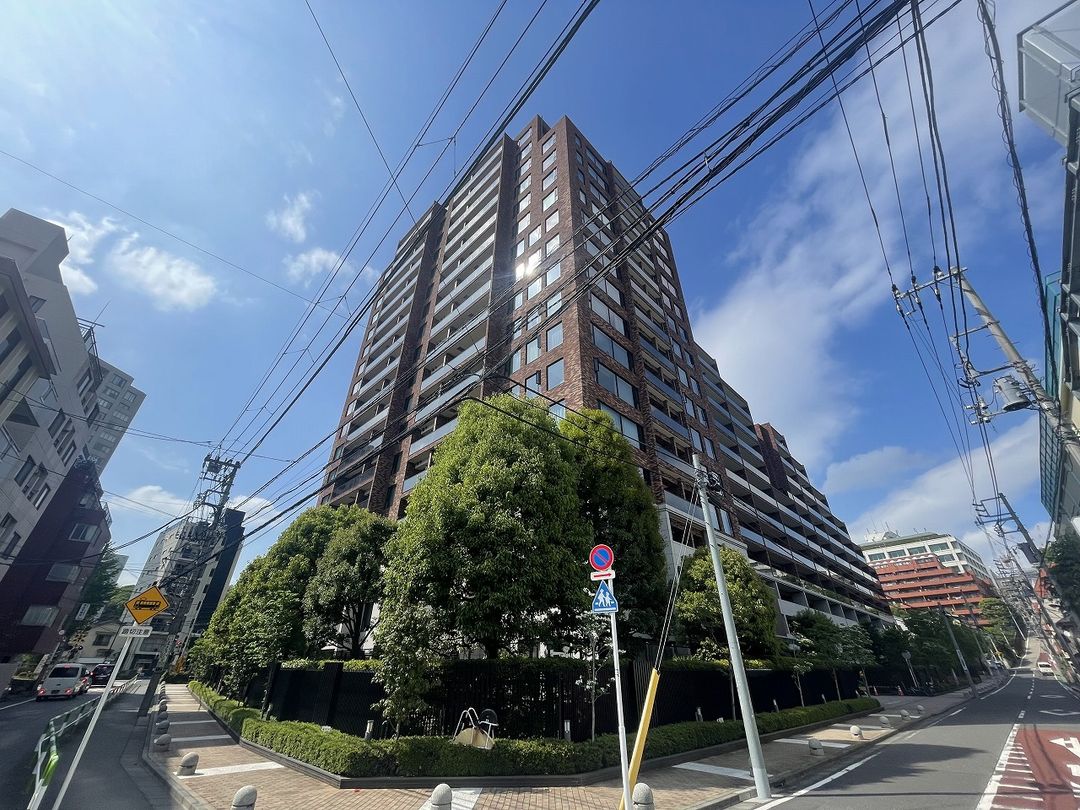 City Terrace Mejiro 3LDK Apartment for Sale in Toshima, Tokyo - Thumbnail 2
