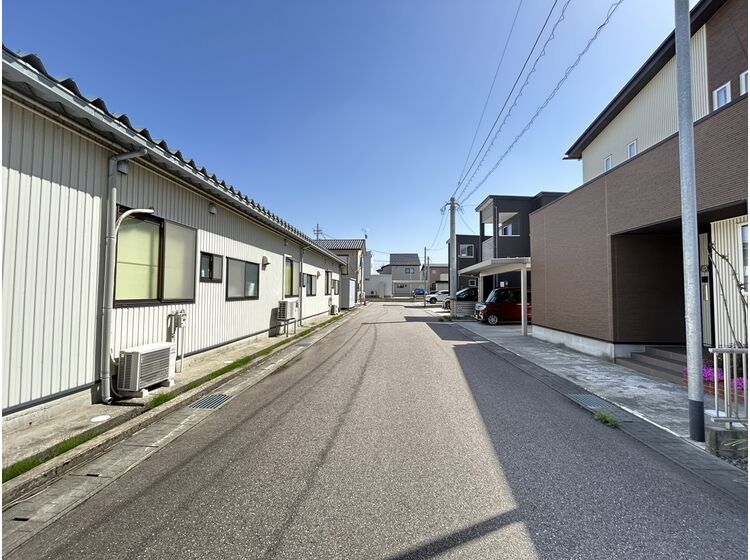 3DK Detached House for Sale in Tsubata, Ishikawa - Thumbnail 2