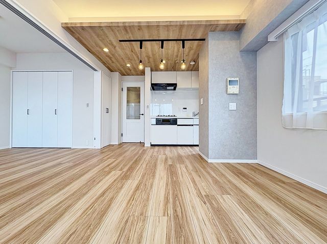 3LDK Apartment for Sale in Koto-ku, Tokyo 56.92 sqm - Thumbnail 2