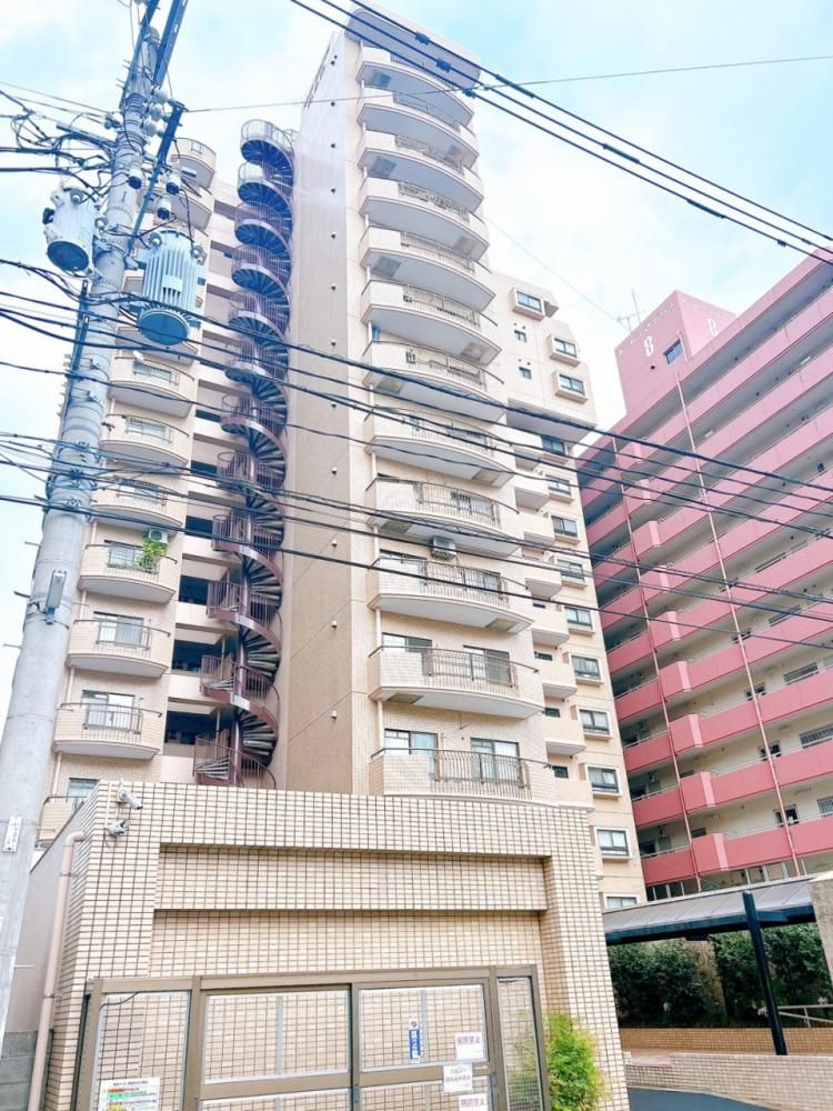 Renovated 2SLDK Apartment for Sale Near Kagoshima-Chuo Station - Main Image