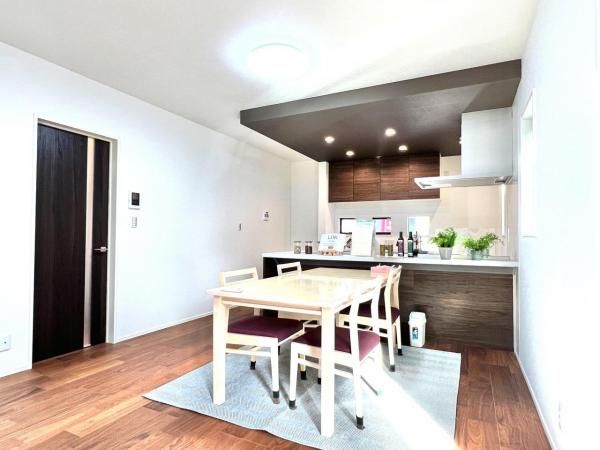 New 4LDK House in Hadano with Parking & Agent Fee Discount - Thumbnail 3