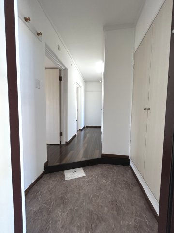 Renovated 2LDK Apartment Near Torihama Station, Yokohama - Thumbnail 4