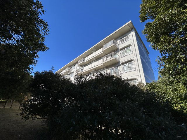 Renovated 2LDK Apartment Near Torihama Station, Yokohama - Thumbnail 2