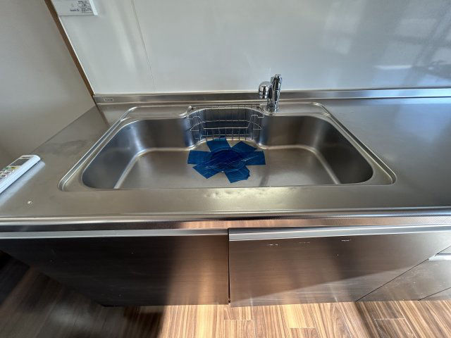Renovated 2LDK Apartment Near Torihama Station, Yokohama - Thumbnail 3