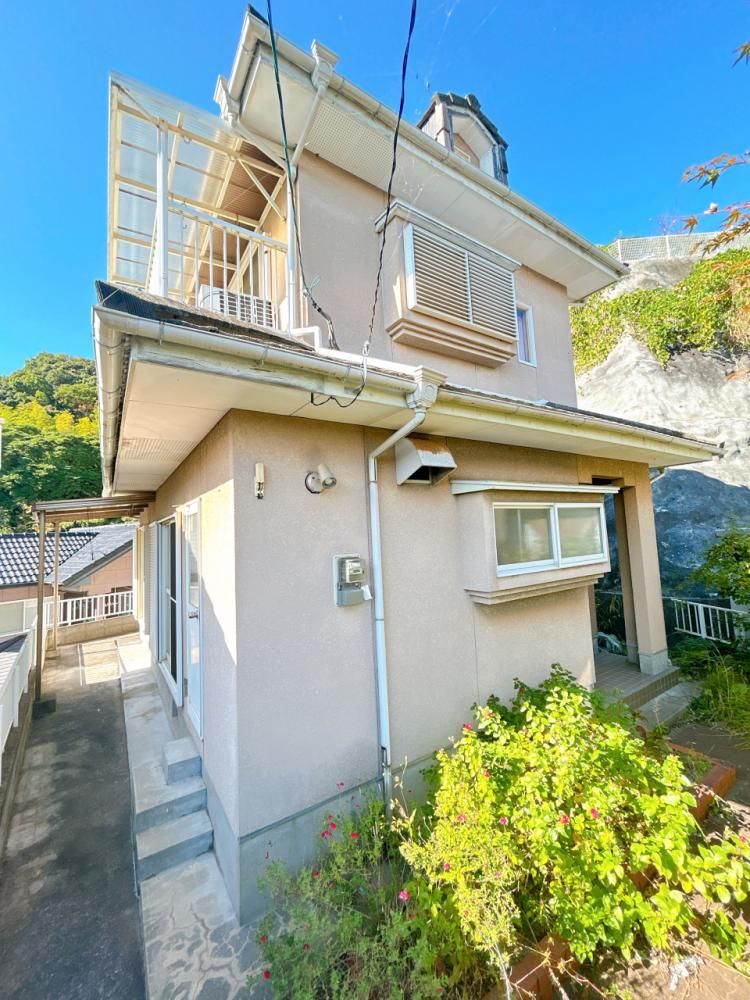 4DK House for Sale in Sasebo with Land and Panoramic Views - Thumbnail 2