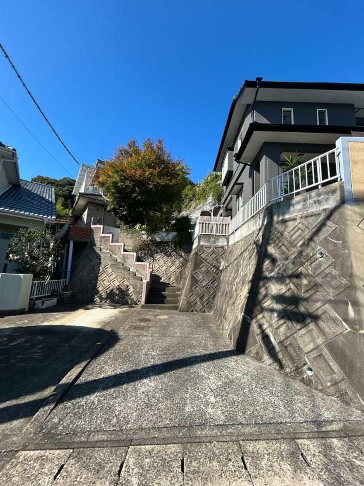 4DK House for Sale in Sasebo with Land and Panoramic Views - Thumbnail 3
