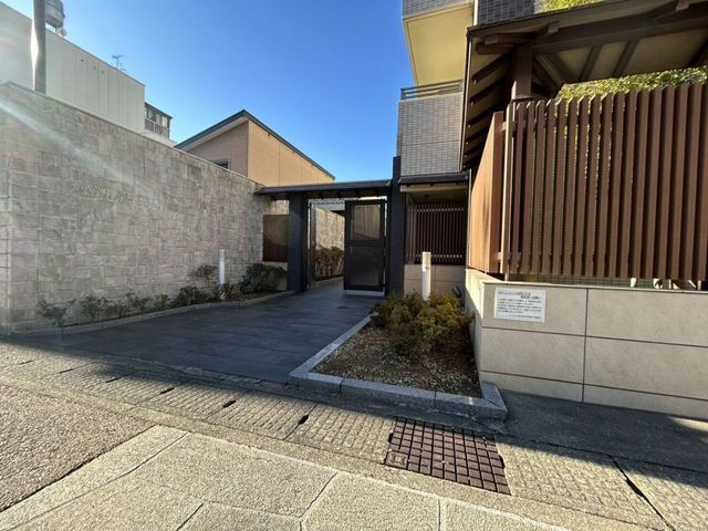 3LDK Apartment for Sale in Gifu City - Euphoria Gifu Komeyacho - Thumbnail 2