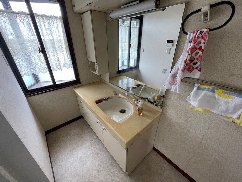 6LDK House in Kitakyushu with 27-jo Living Area - Thumbnail 3