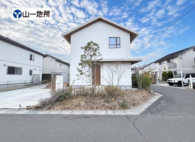 Modern 3SLDK House in Tomiya, Miyagi with Solar Panels & Parking - Thumbnail 2
