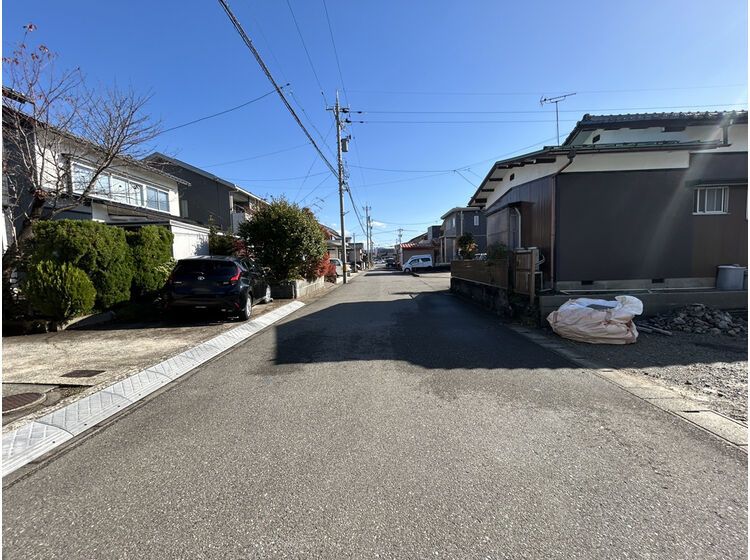 New 4LDK House for Sale in Takayanagi-cho, Fukui City - Thumbnail 2