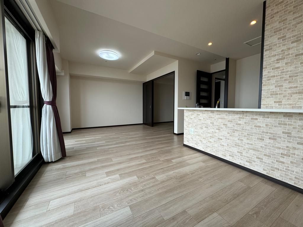 3LDK Apartment in TOWER・111 Kusatsu - 28th Floor Views - Thumbnail 4