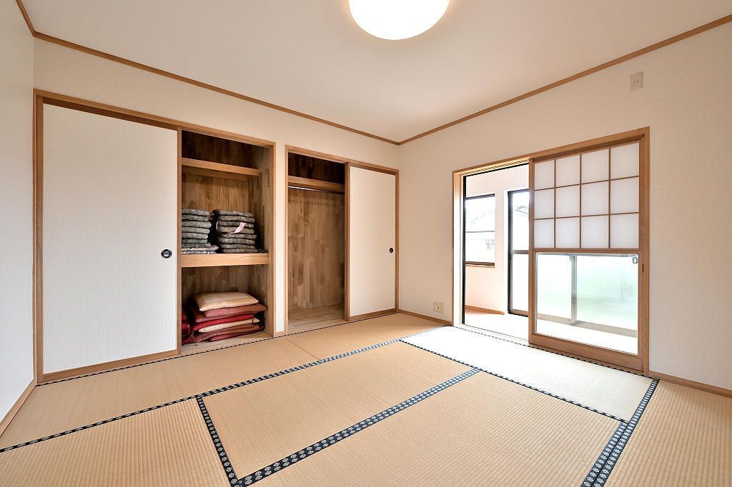 55-Year-Old 3DK House with 8 Car Parks in Nagaoka - Thumbnail 3