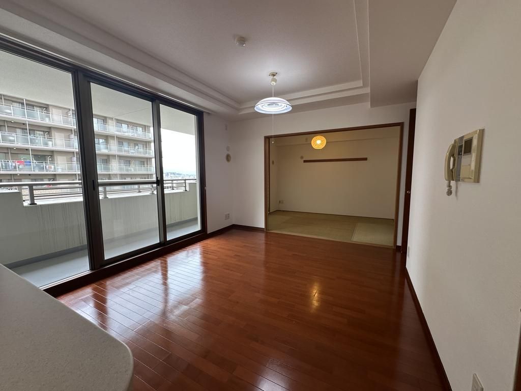 Renovated 3LDK Apartment Near Kintetsu Shimoda Station, Kashiba - Thumbnail 4