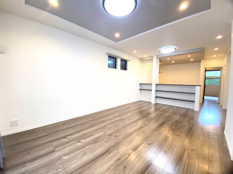 Modern 4-Bedroom House in Takahama with Seismic Grade 3 & Garden - Thumbnail 2