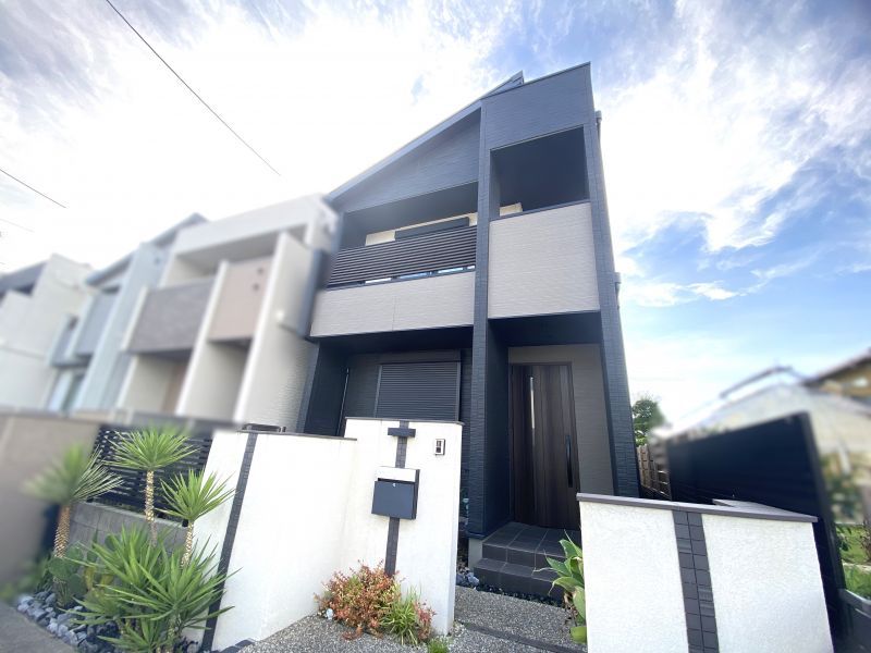 Modern 4-Bedroom House in Takahama with Seismic Grade 3 & Garden - Main Image