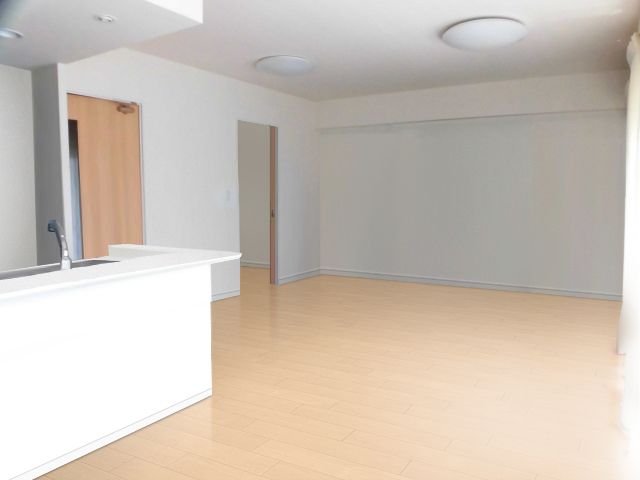 2LDK Apartment in Kōchi City - 79.8㎡ with Large Balcony - Thumbnail 4