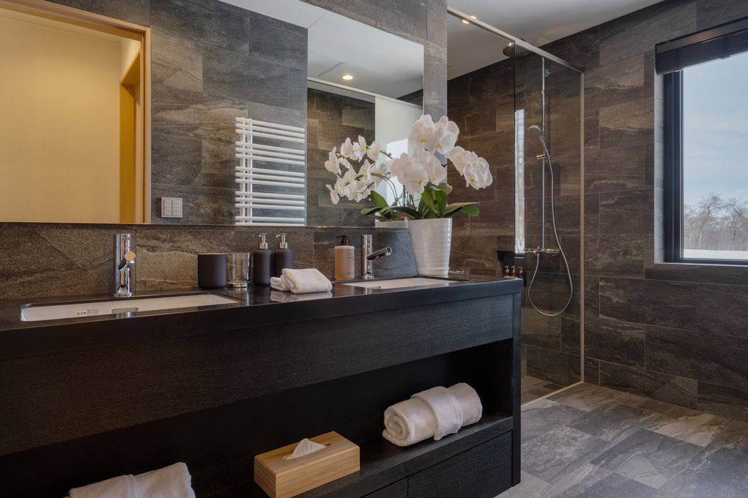 Luxury 3-Bedroom Villa with Private Spa in Niseko Hirafu - Thumbnail 4