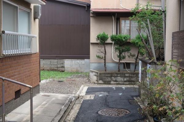 Land for Sale in Kamigyo Ward, Kyoto - South-Facing Corner Plot - Thumbnail 4