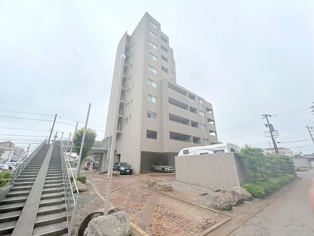 Renovated 3LDK Apartment Near Shiminbyoin-mae Station, Takaoka - Thumbnail 2
