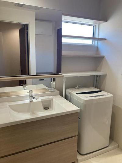 4LDK House in Yoshimi with Solar Panels and Traditional Storage — Image 4, Yoshimi, Saitama