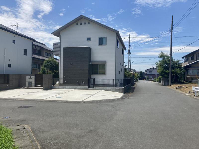4LDK House in Yoshimi with Solar Panels and Traditional Storage - Thumbnail 2