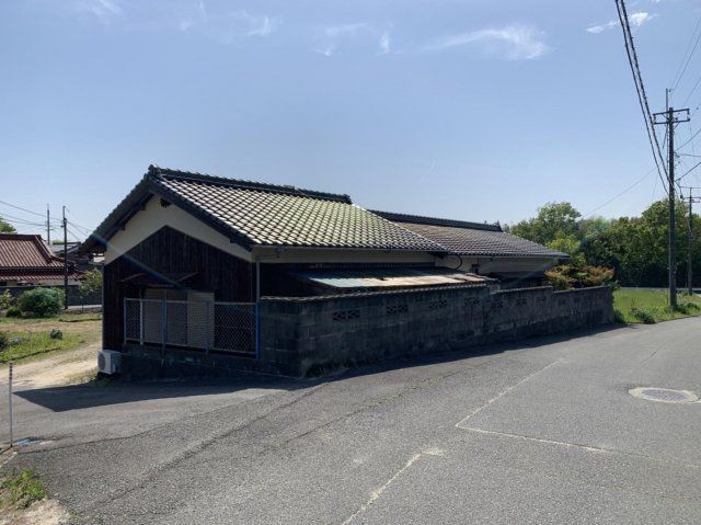 214 Tsubo Land Plot for Sale in Hofu, Yamaguchi with Old House - Thumbnail 3