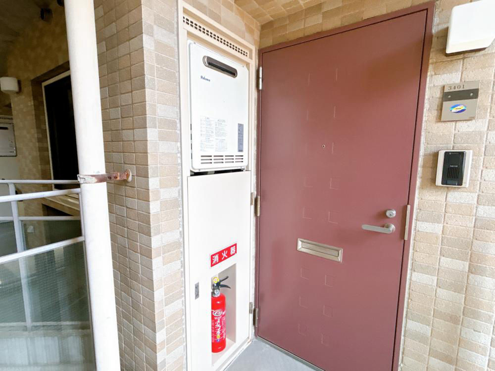 Renovated 2LDK Apartment in Takaoka with Balcony - Thumbnail 4