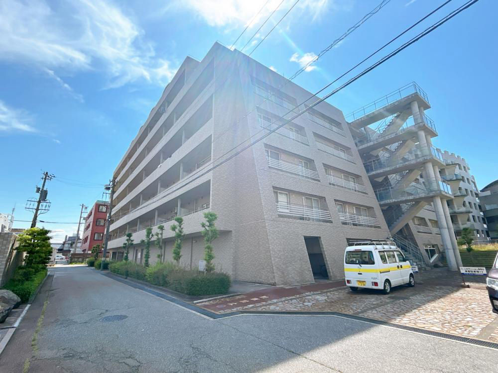 Renovated 2LDK Apartment in Takaoka with Balcony - Thumbnail 2