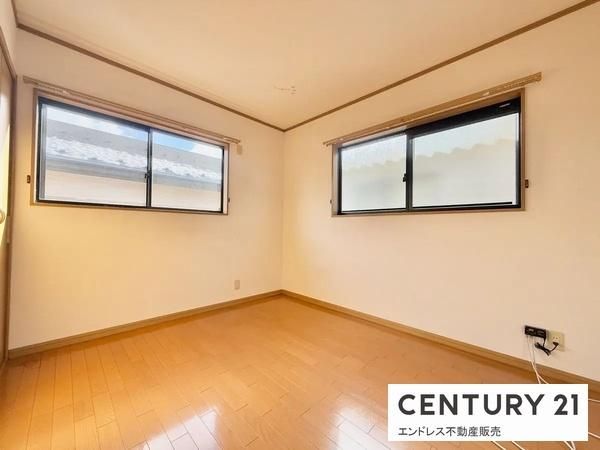 3LDK House for Sale in Nagahama with 5 Car Parking - Thumbnail 3
