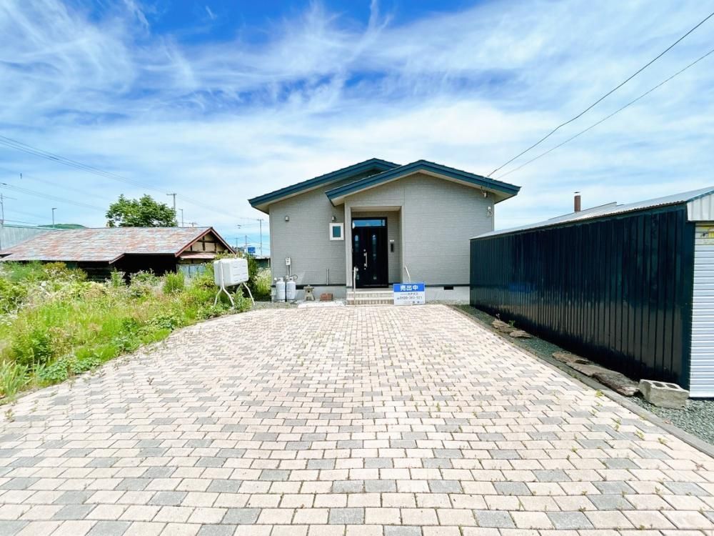 3LDK Single-Story House in Kitami with Parking Near Station - Thumbnail 3