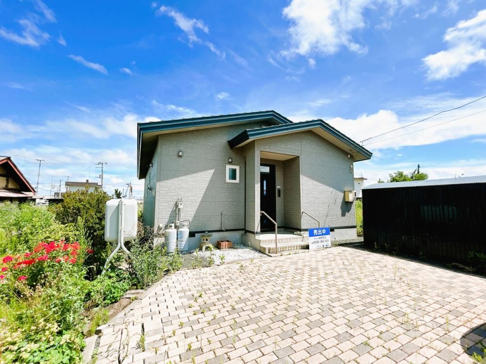3LDK Single-Story House in Kitami with Parking Near Station - Thumbnail 2