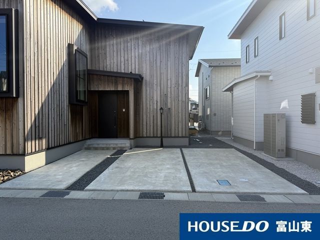 Modern 2LDK House in Toyama with Loft and Parking - Thumbnail 2