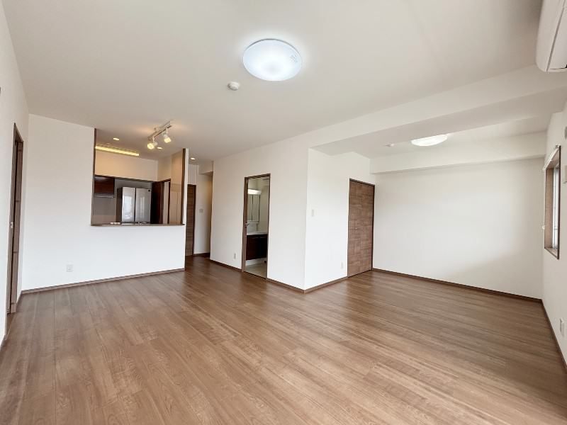 Premium Court Yogi 2 Condo for Sale in Okinawa City - Thumbnail 3