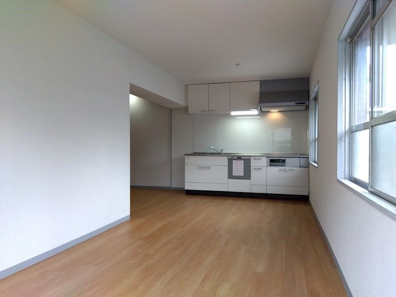 Eclair Izumidai 4LDK Apartment in Kitakyushu - Recently Renovated - Thumbnail 2