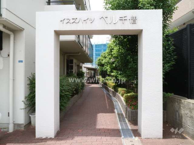 Isuzu Heights Belle Senshu 3LDK Apartment in Itami - Thumbnail 3