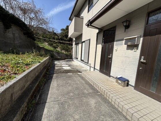 7LDK Two-Family House for Sale in Yawatahama, Ehime - Thumbnail 3