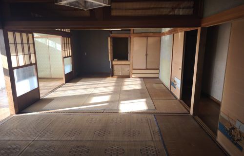 Spacious 4LDK House for Sale in Hitoyoshi with Garden - Thumbnail 2