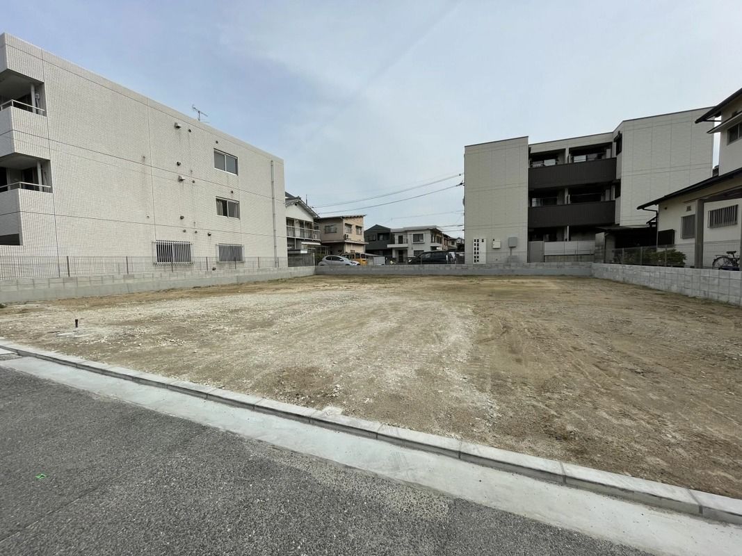 Spacious Residential Plot for Sale in Hiroshima's Nishi Ward - Thumbnail 2