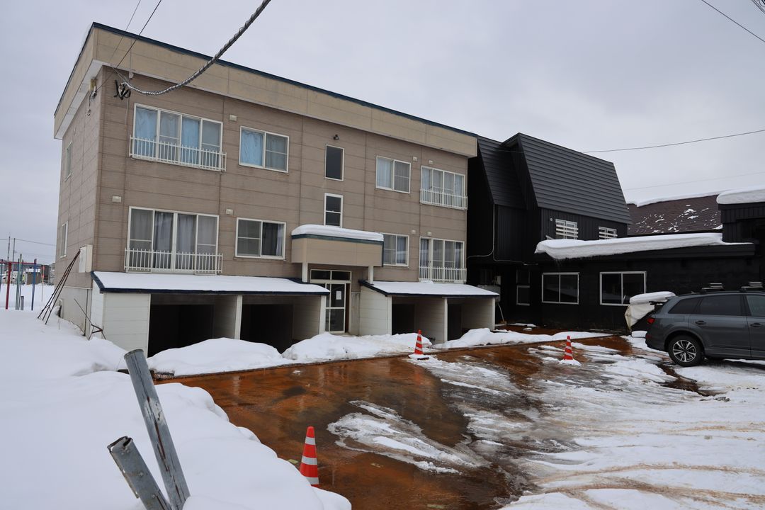 Kutchan Apartment Building & 8-Bed House with Mt. Yotei Views - Thumbnail 2