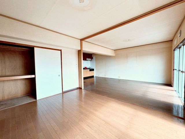 Tomiyoshi Green Heights 2LDK Apartment for Sale Near Station - Thumbnail 3