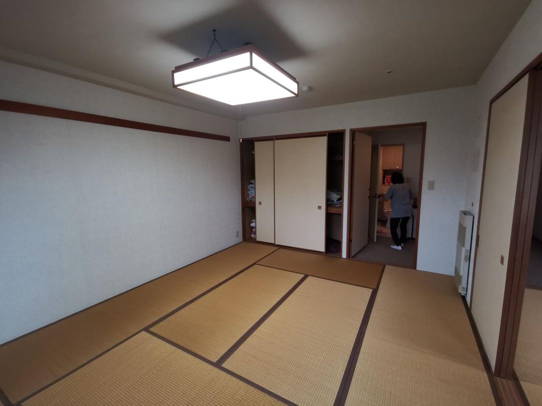 Grand Wing Maiko Kogen Resort Condo with Onsen & Pool - Thumbnail 2