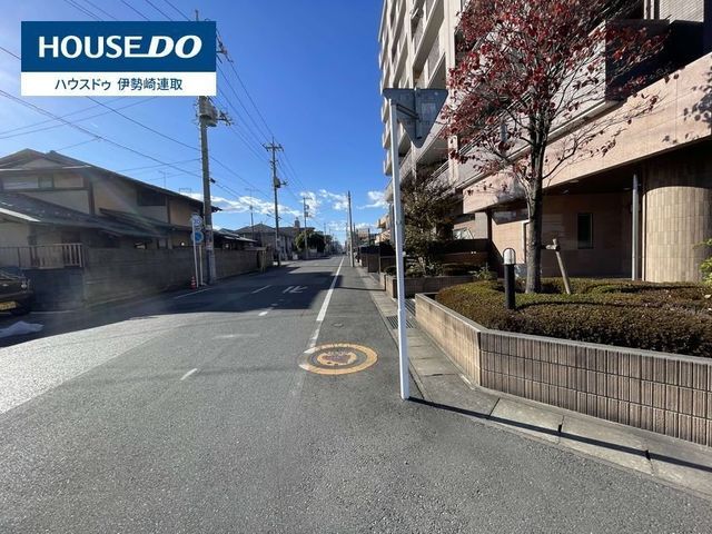 3LDK Apartment for Sale Near Shin-Isesaki Station, Gunma - Image 1