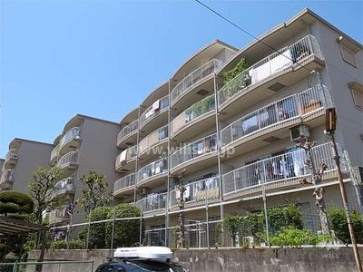 Renovated 2LDK Apartment in Itami City near Koyoike Park — Image 1, Itami, Hyogo