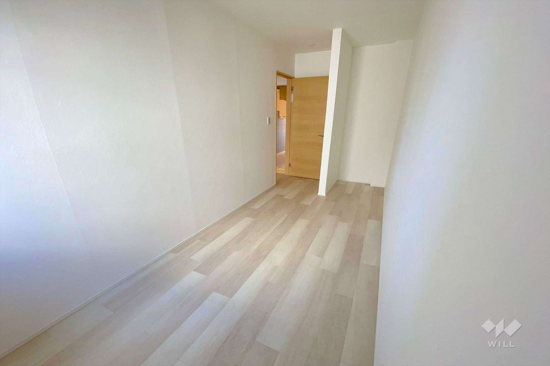 Renovated 2LDK Apartment in Itami City near Koyoike Park - Thumbnail 4