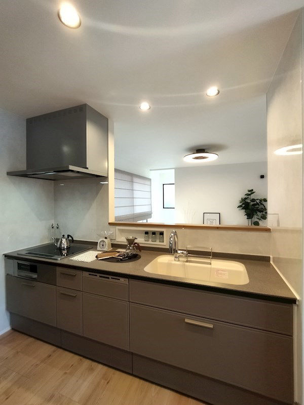 Modern 3LDK House in Kitakyushu with Wooden Deck - Thumbnail 4